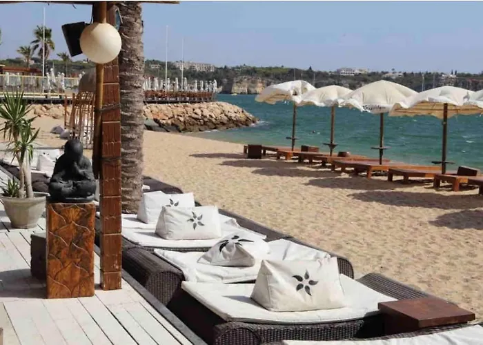 Stylish With View דירה