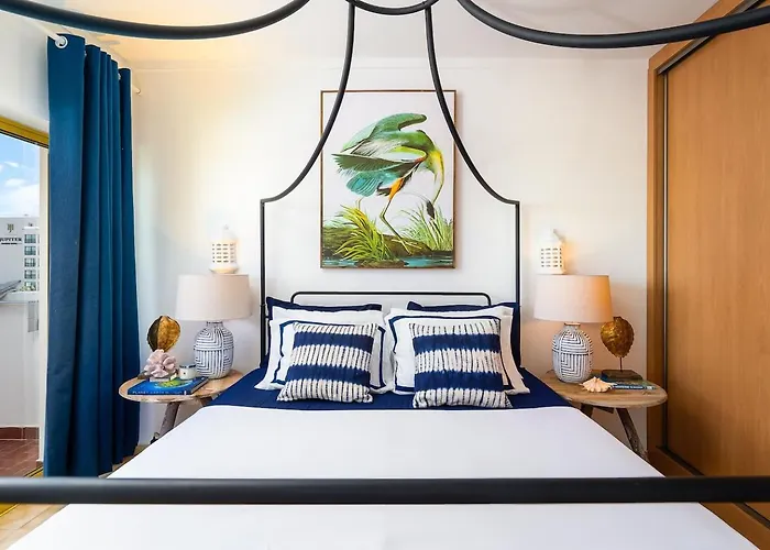 Stylish With View דירה