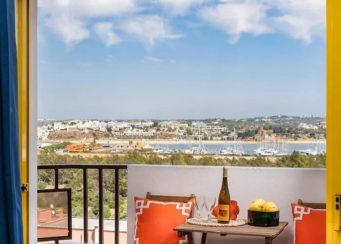 Stylish With View Daire